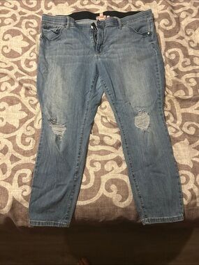 EVRI Light Blue Skinny Jeans with Distressed Knees